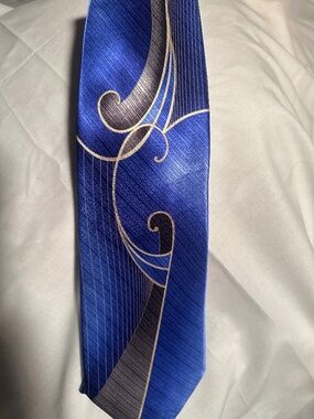 Irvine Park blue tie